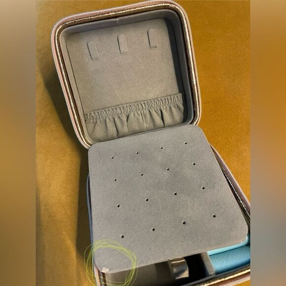 NORDSTROM JEWELRY BOX Gold Metallic Square w/Zipper - Picture 5 of 6